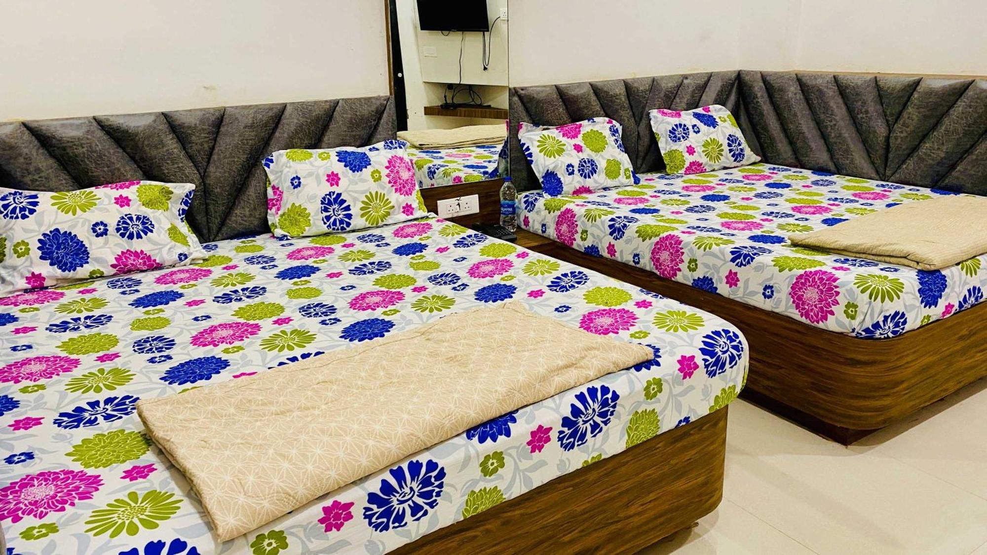 Hotel Gayatri Palace Godarpura Luaran gambar