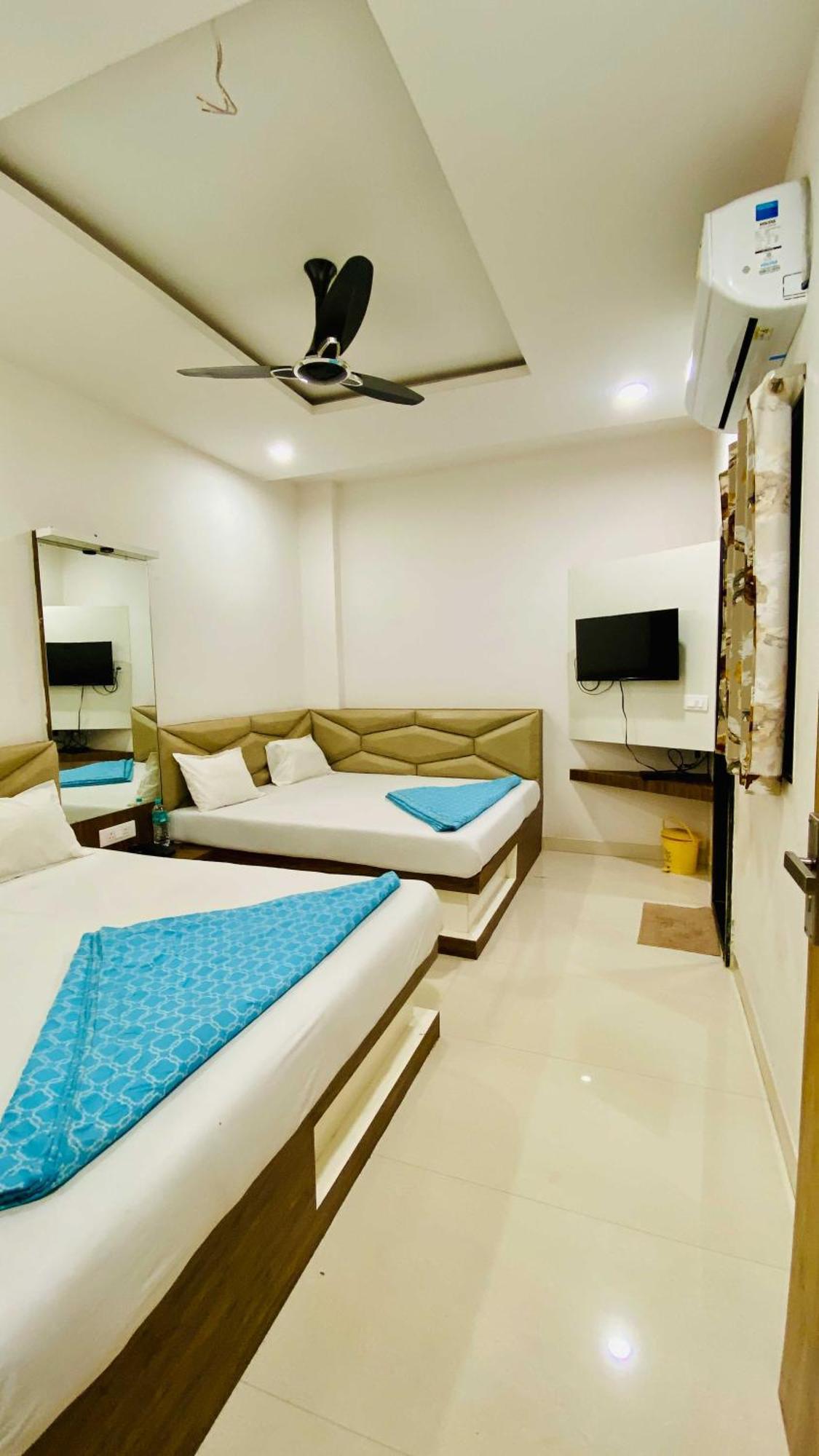 Hotel Gayatri Palace Godarpura Luaran gambar