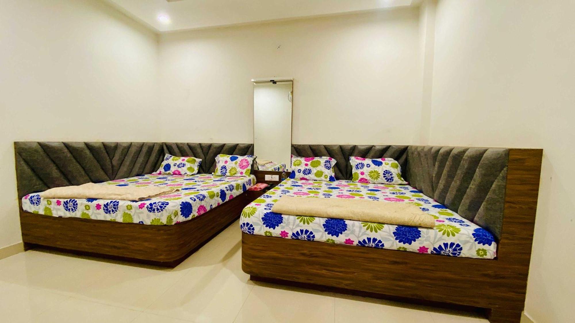 Hotel Gayatri Palace Godarpura Luaran gambar