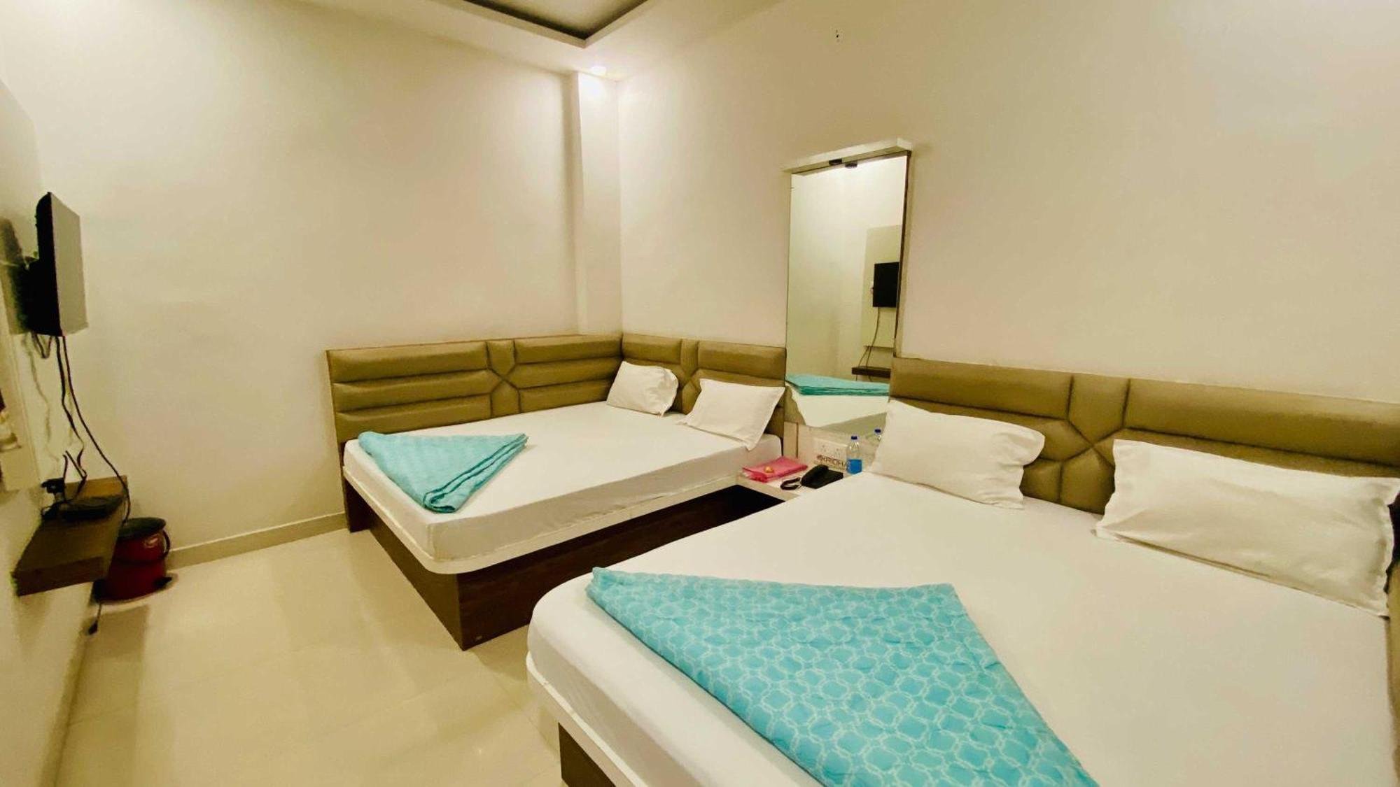 Hotel Gayatri Palace Godarpura Luaran gambar