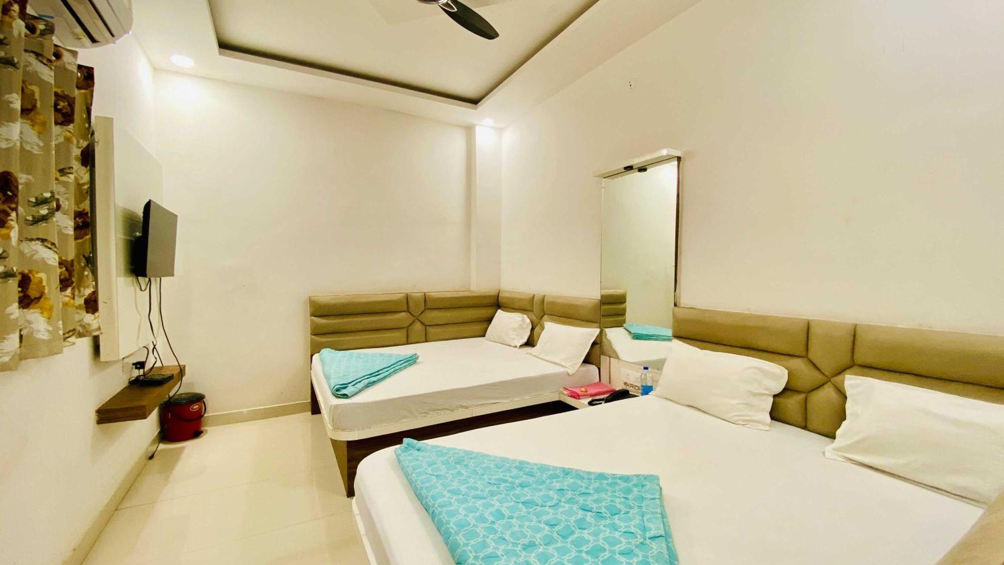 Hotel Gayatri Palace Godarpura Luaran gambar