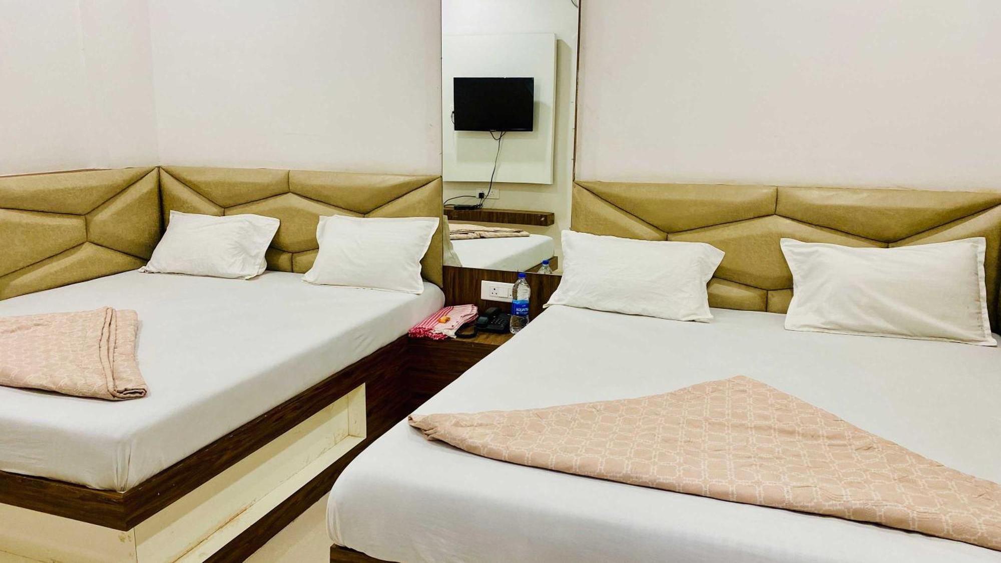 Hotel Gayatri Palace Godarpura Luaran gambar