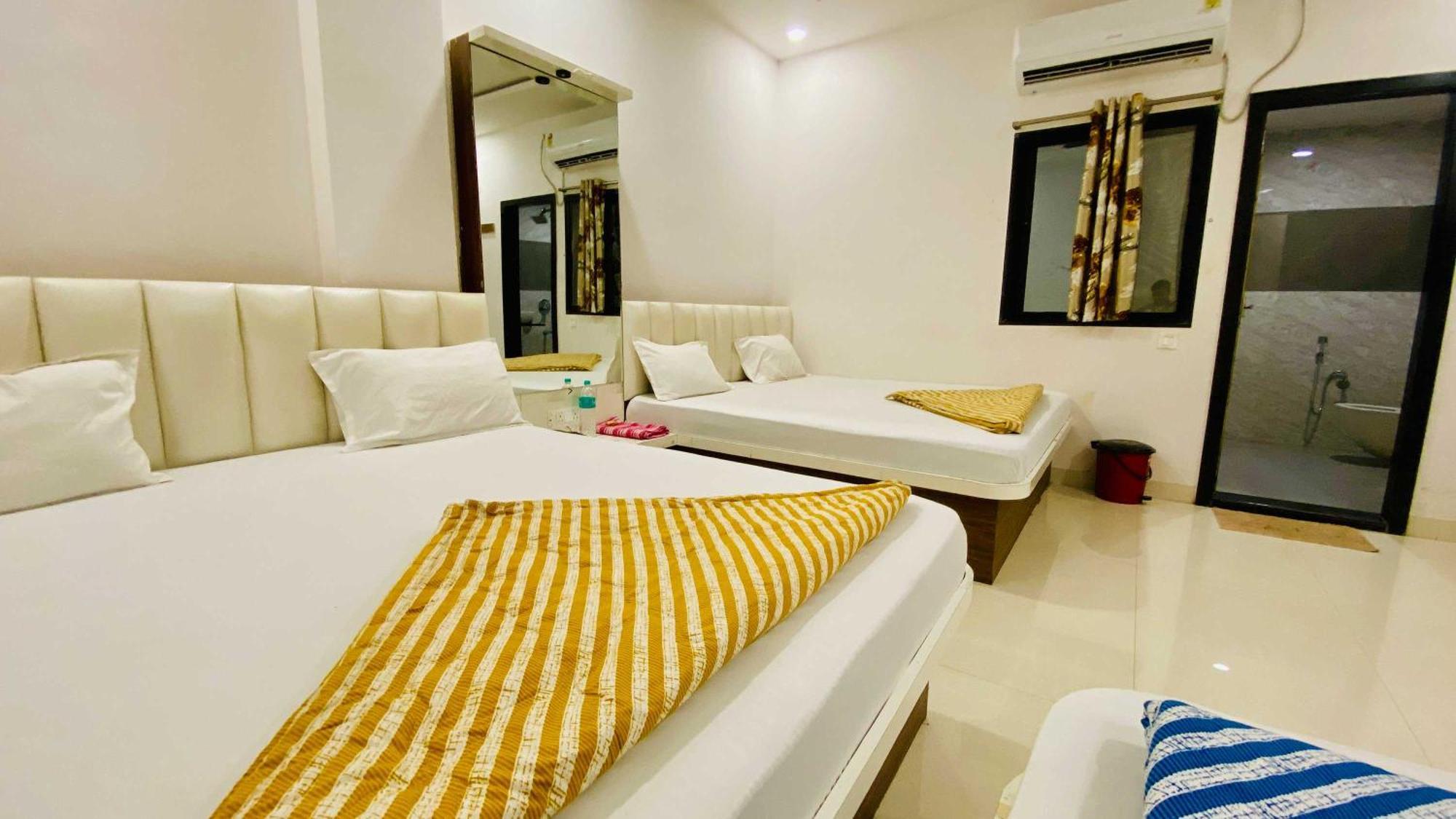 Hotel Gayatri Palace Godarpura Luaran gambar
