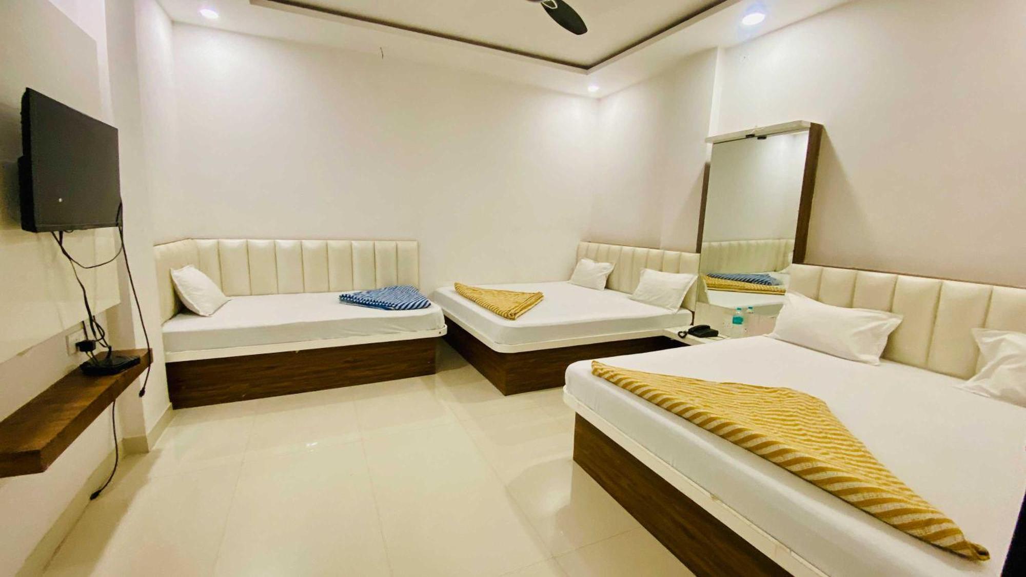 Hotel Gayatri Palace Godarpura Luaran gambar