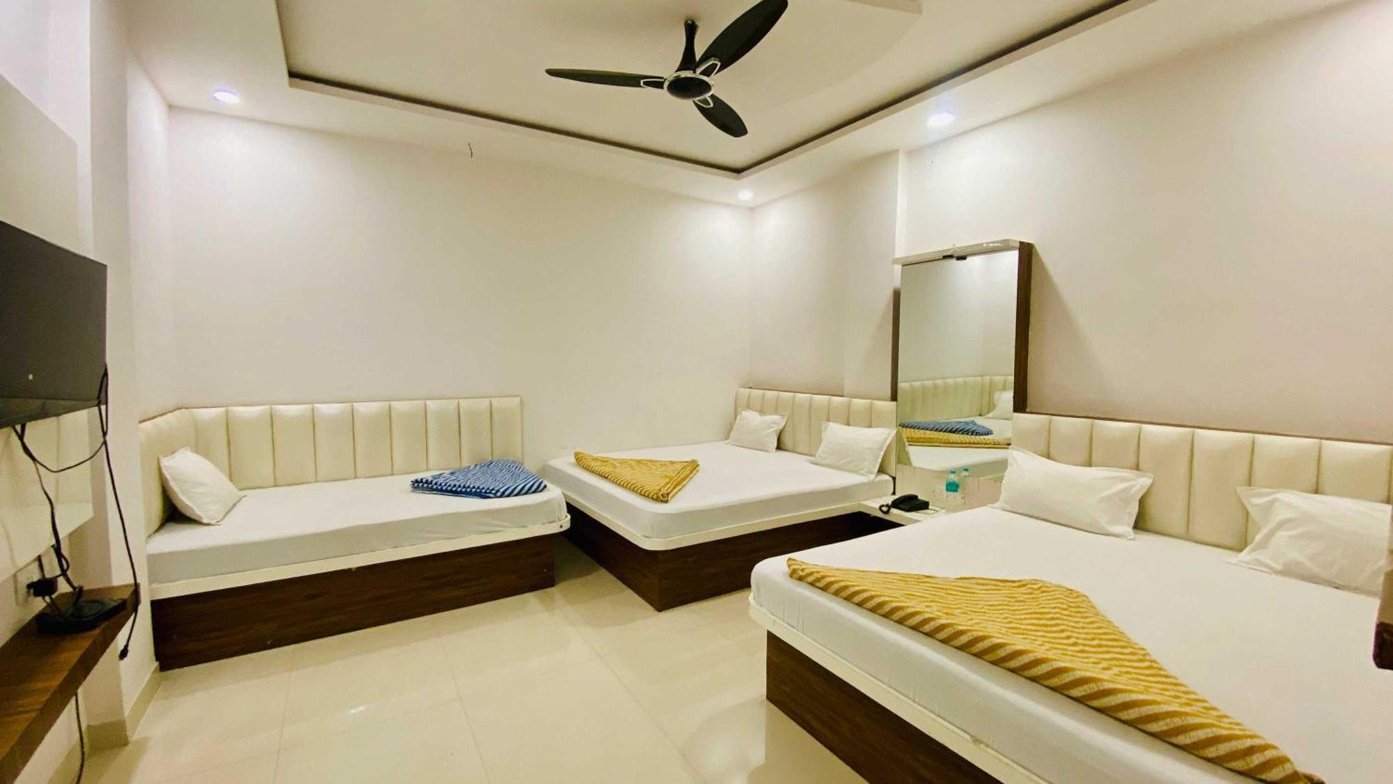 Hotel Gayatri Palace Godarpura Luaran gambar