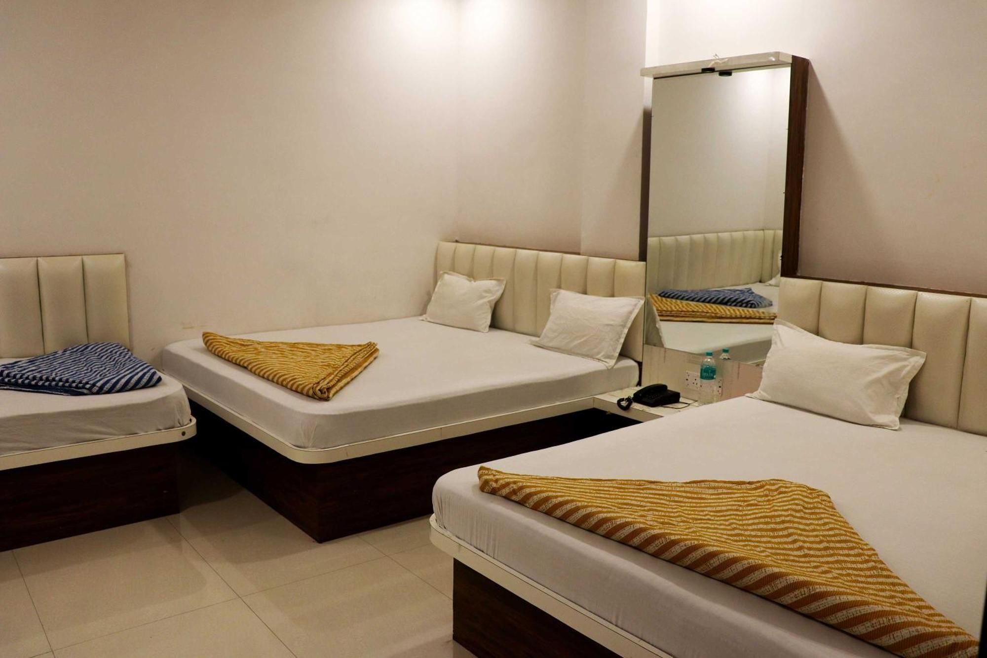 Hotel Gayatri Palace Godarpura Luaran gambar