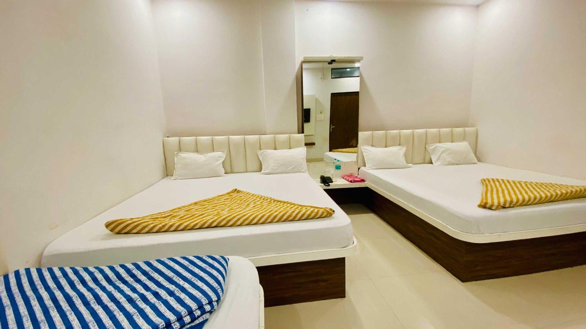 Hotel Gayatri Palace Godarpura Luaran gambar