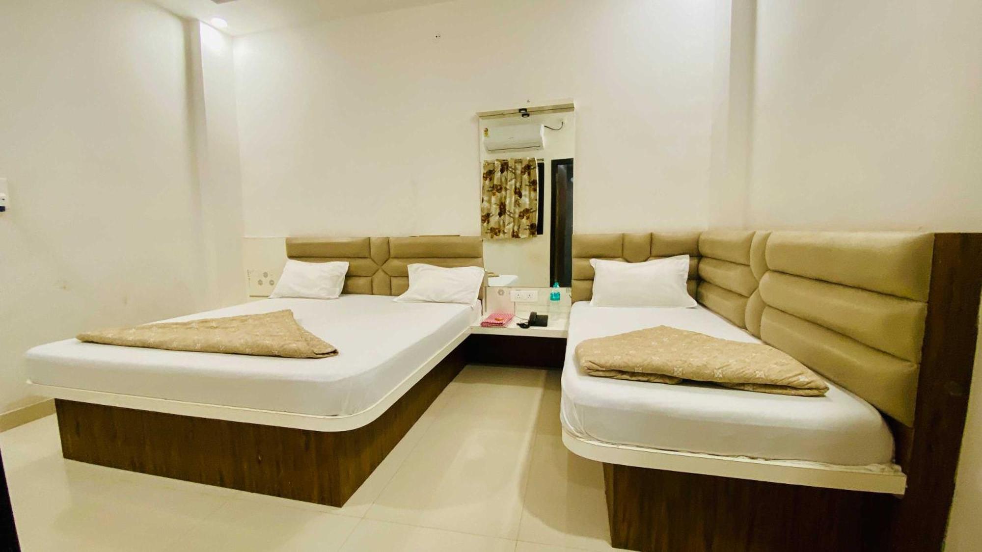 Hotel Gayatri Palace Godarpura Luaran gambar