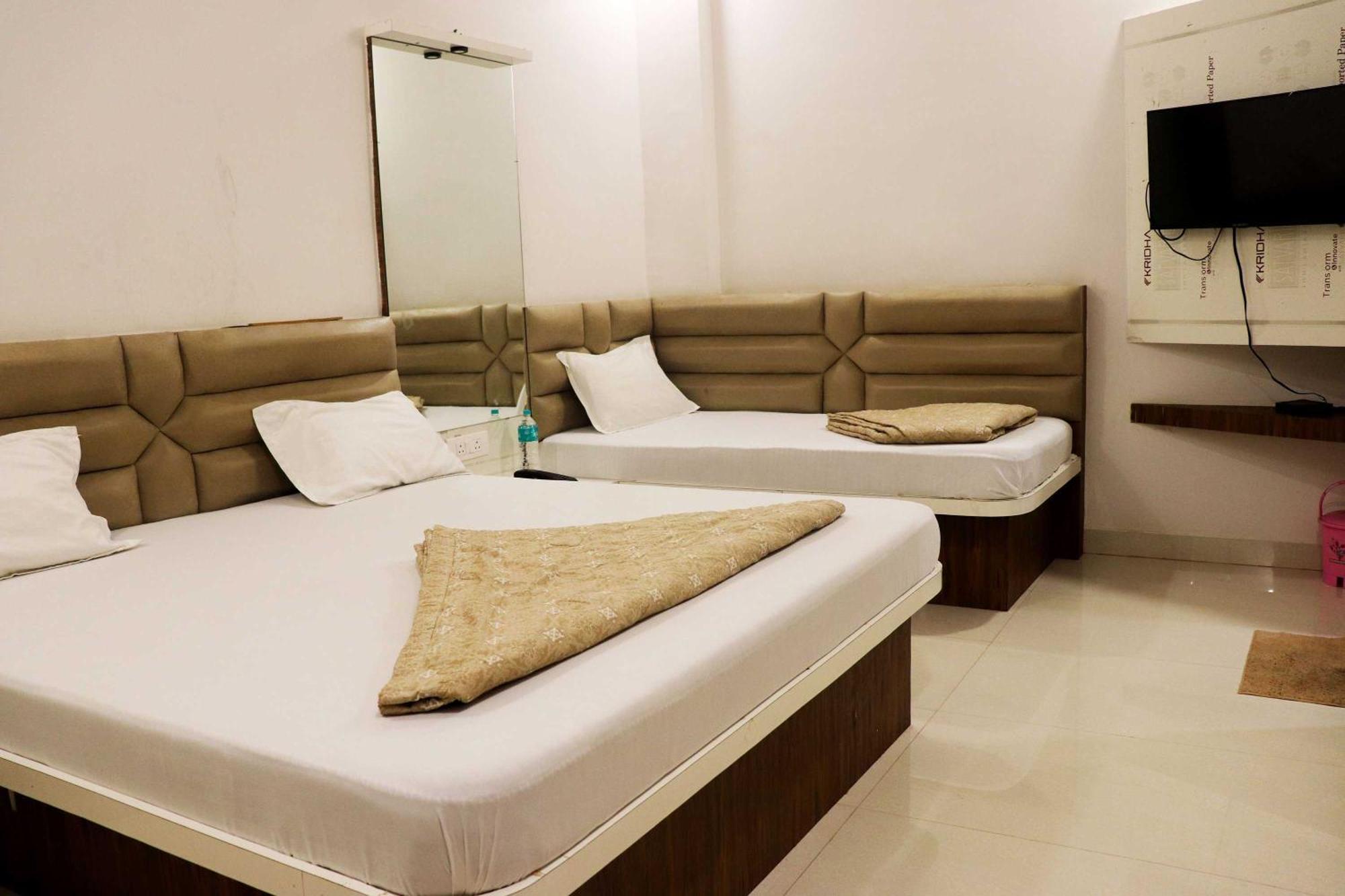 Hotel Gayatri Palace Godarpura Luaran gambar
