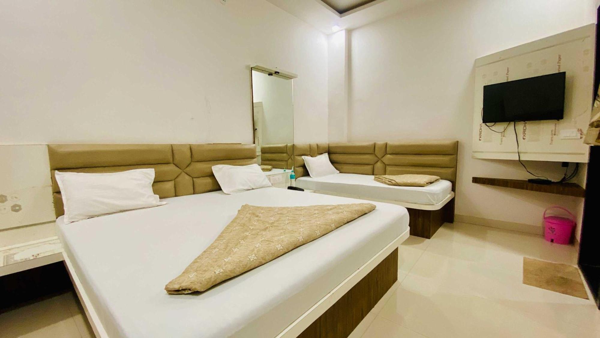 Hotel Gayatri Palace Godarpura Luaran gambar
