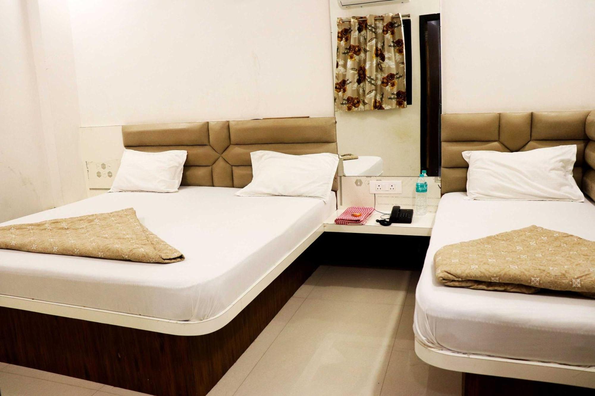 Hotel Gayatri Palace Godarpura Luaran gambar