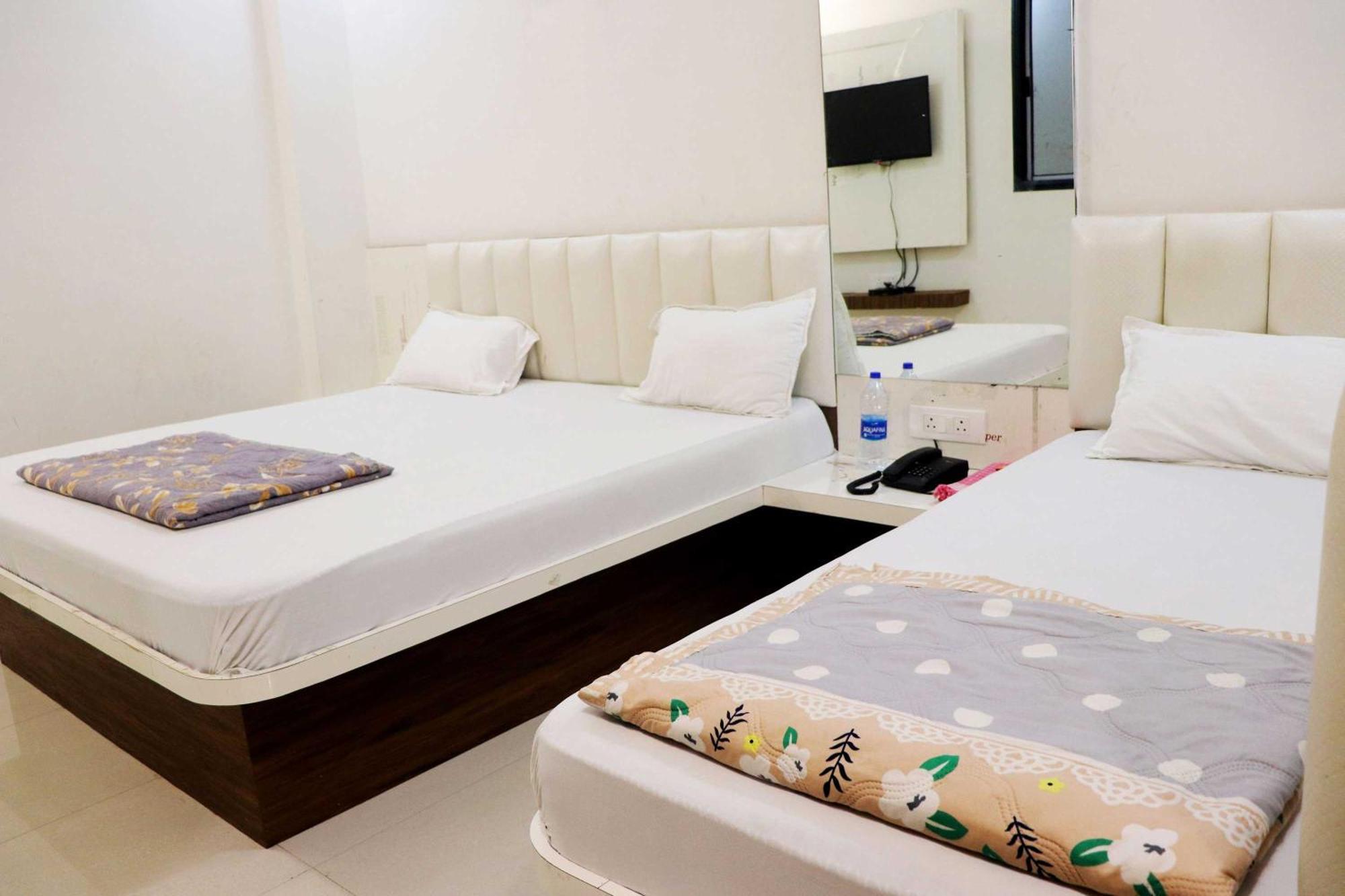 Hotel Gayatri Palace Godarpura Luaran gambar